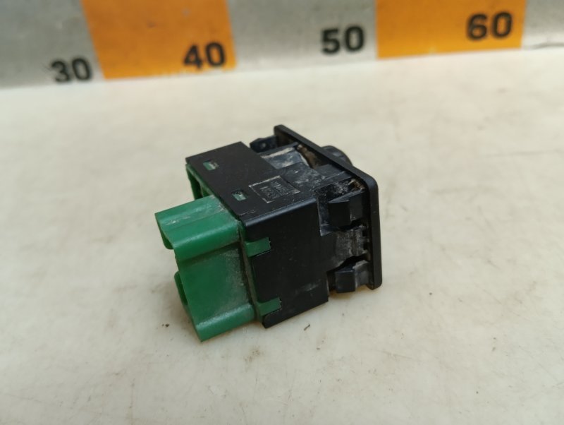 Кнопка регулировки зеркала