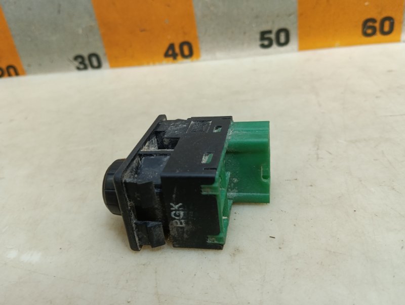 Кнопка регулировки зеркала