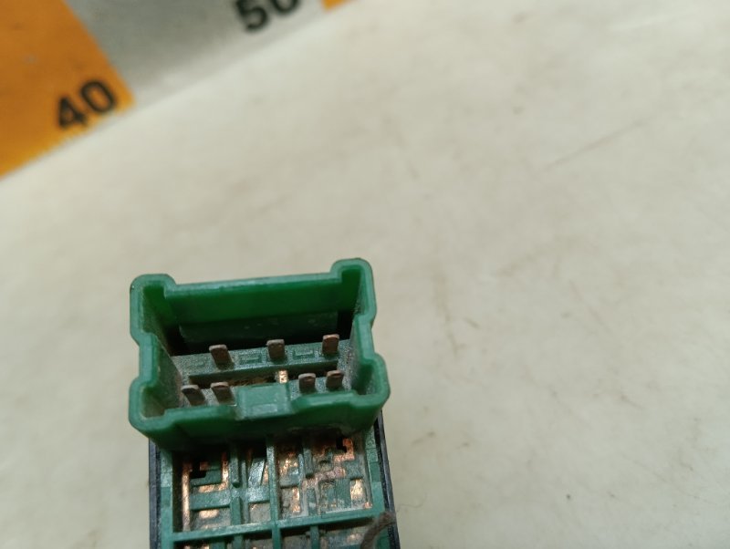 Кнопка регулировки зеркала