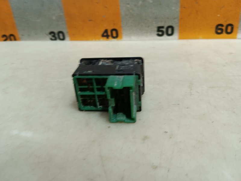 Кнопка регулировки зеркала