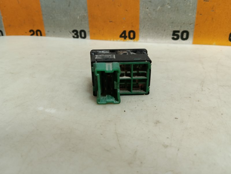 Кнопка регулировки зеркала