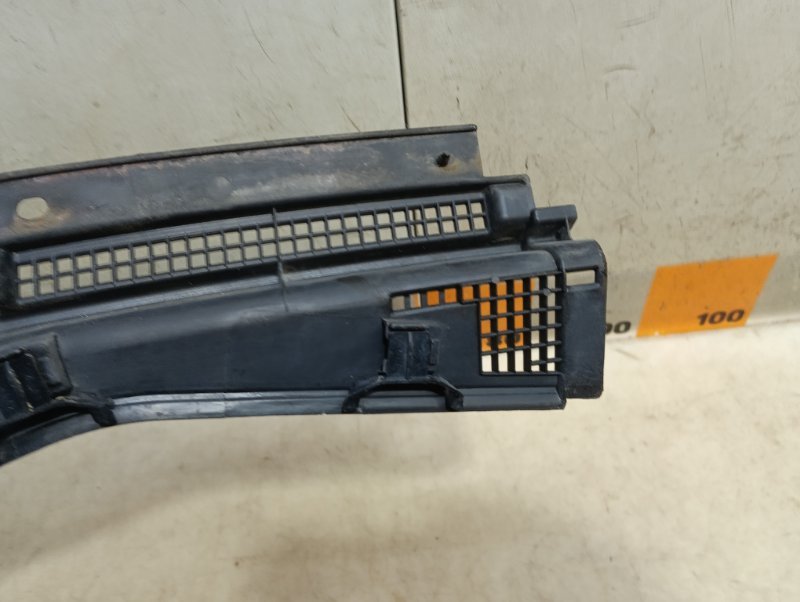 Планка под лобовое стекло