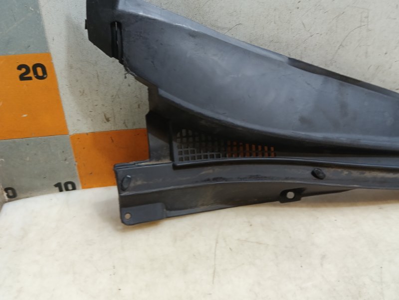 Планка под лобовое стекло