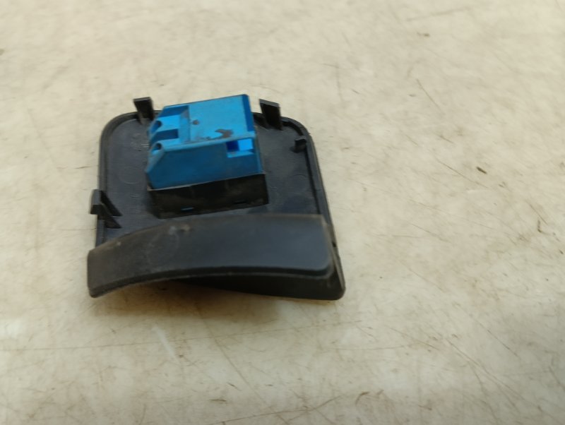 Кнопка стеклоподъемника