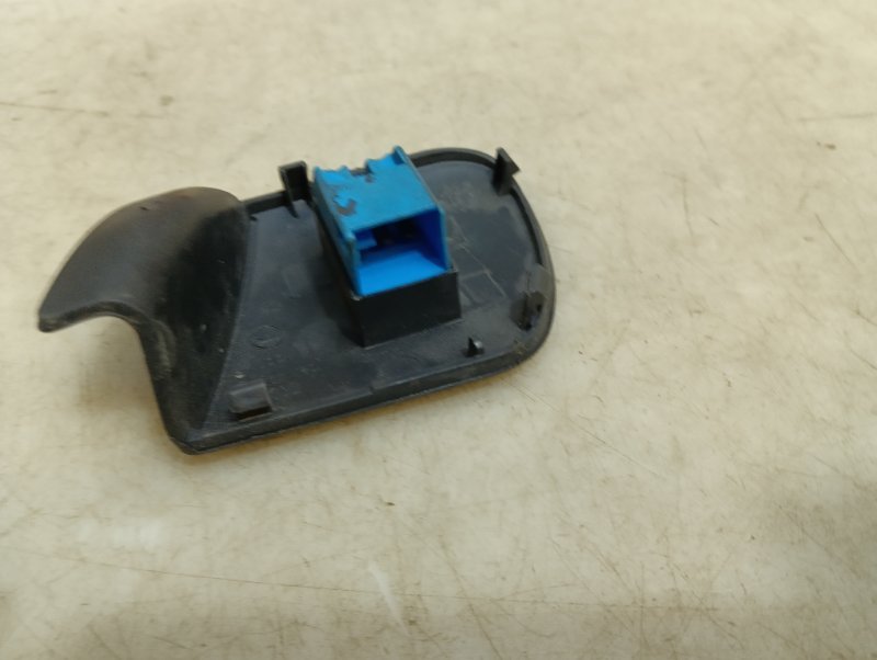 Кнопка стеклоподъемника