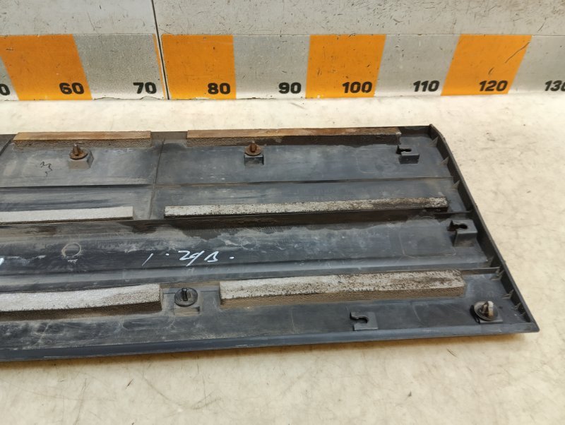 Накладка двери задней правой