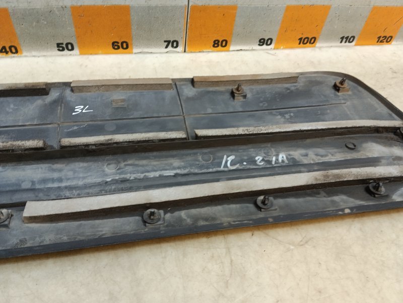 Накладка двери задней левой