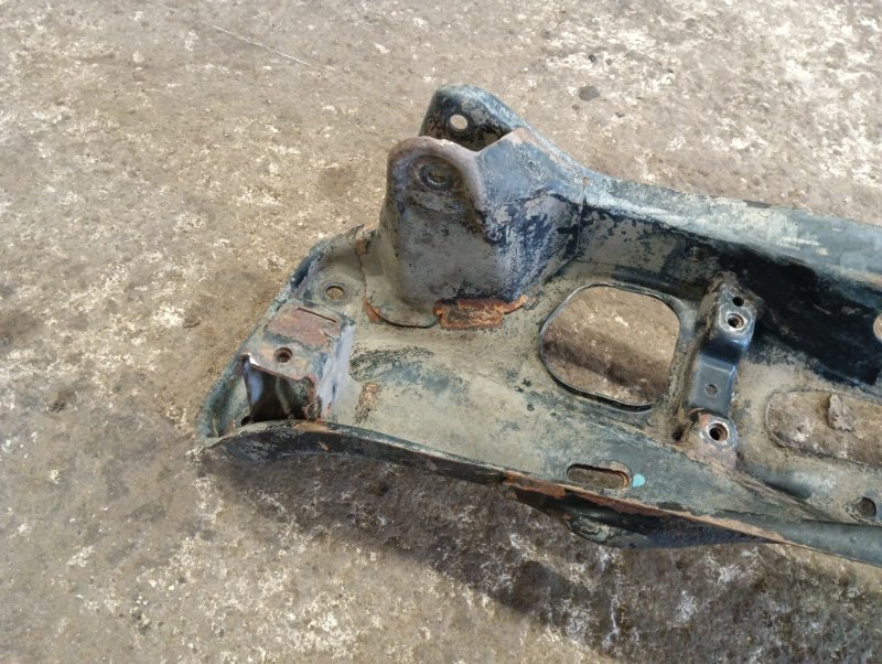 Балка подмоторная