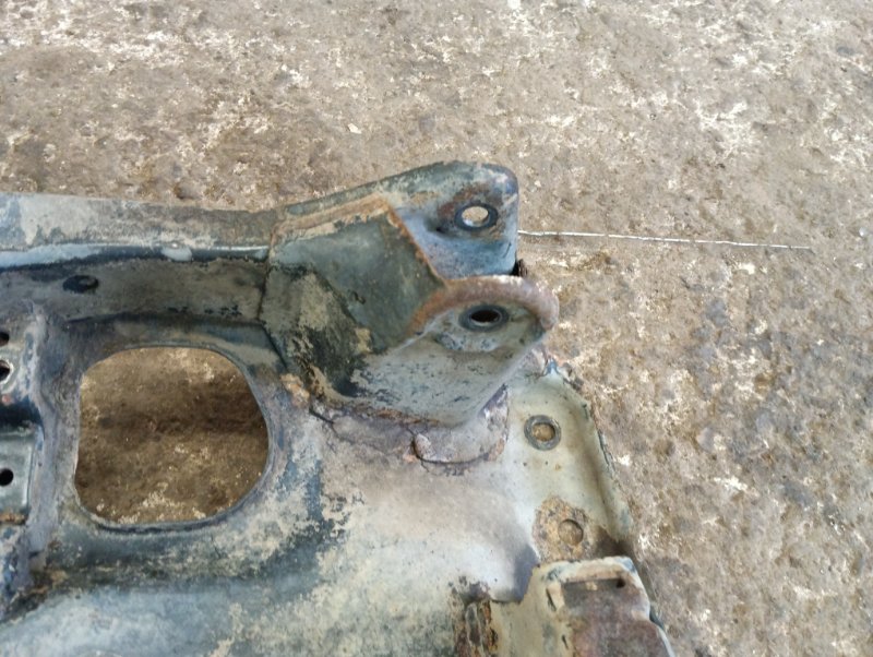 Балка подмоторная