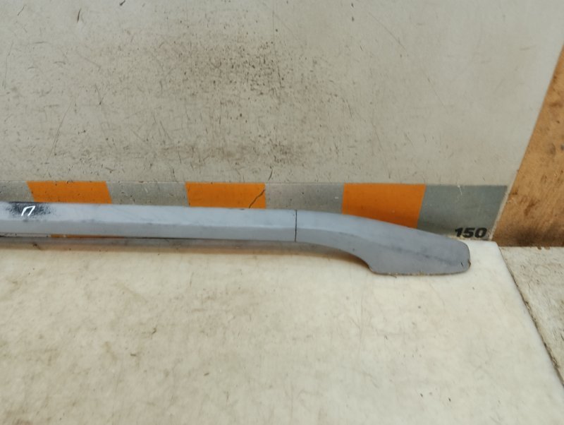 Рейлинг (релинг) правый (планка на крышу)