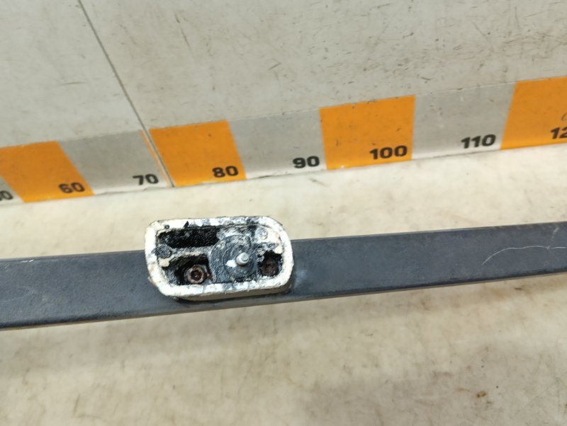 Рейлинг (релинг) правый (планка на крышу)