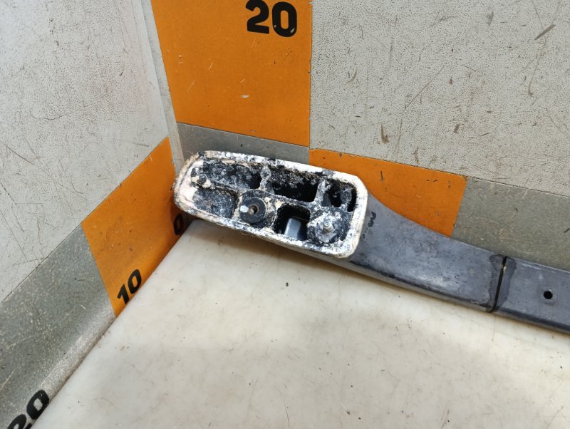 Рейлинг (релинг) левый (планка на крышу)