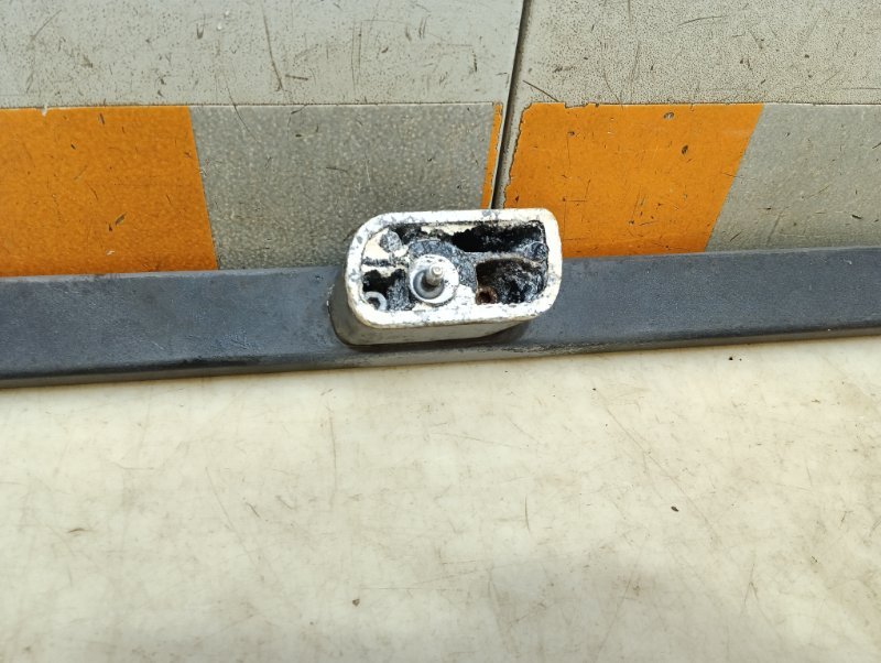 Рейлинг (релинг) левый (планка на крышу)