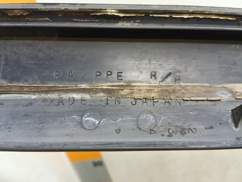 Молдинг лобового стекла