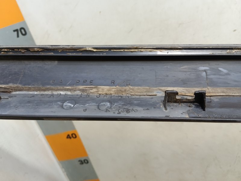 Молдинг лобового стекла