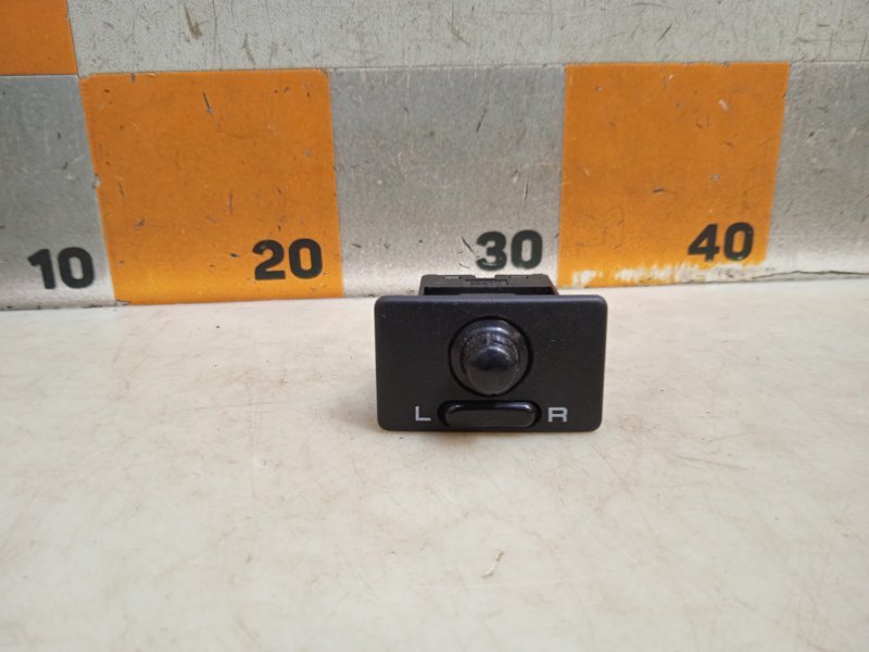 Кнопка регулировки зеркала