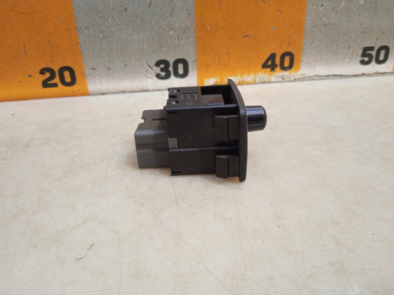 Кнопка регулировки зеркала