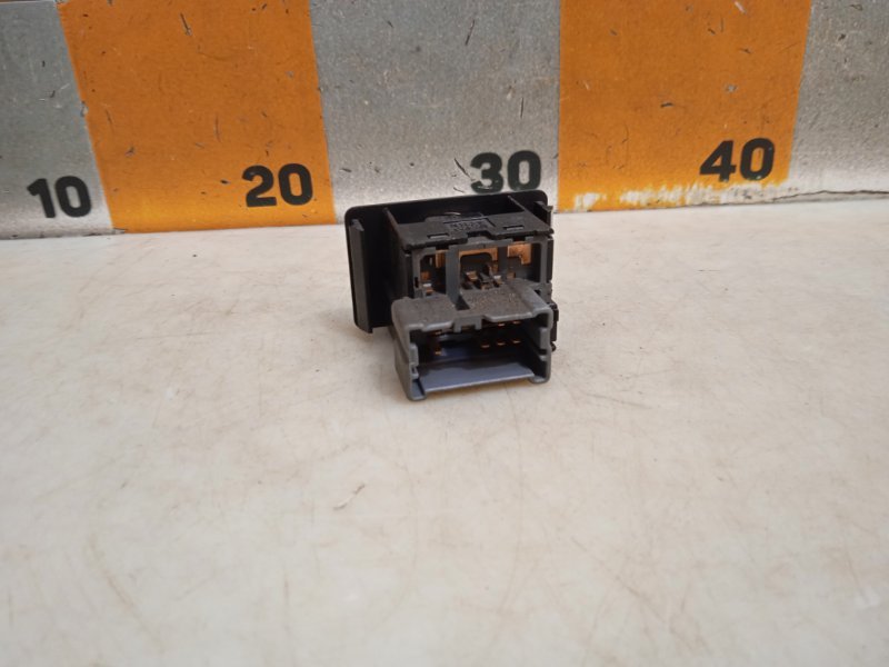 Кнопка регулировки зеркала