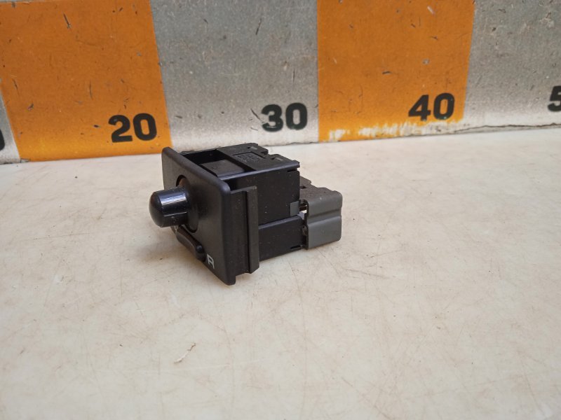 Кнопка регулировки зеркала