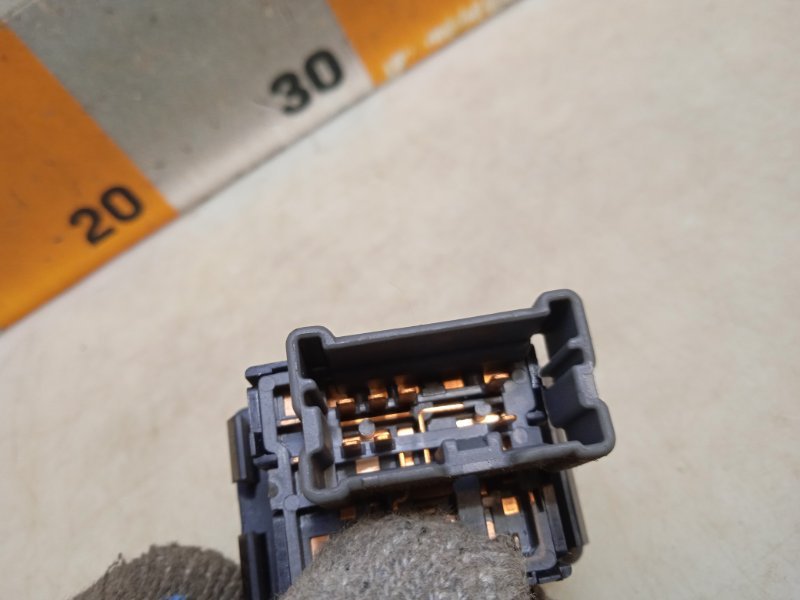 Кнопка регулировки зеркала