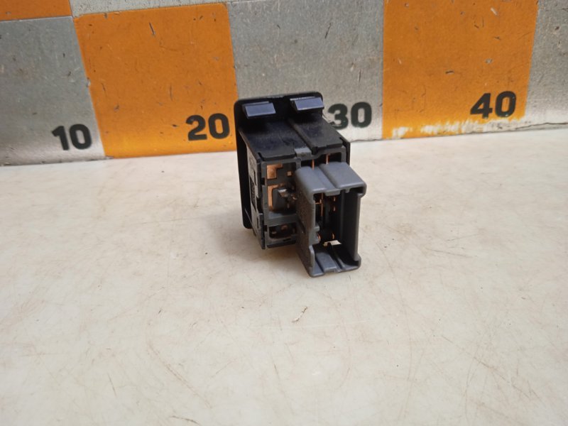 Кнопка регулировки зеркала