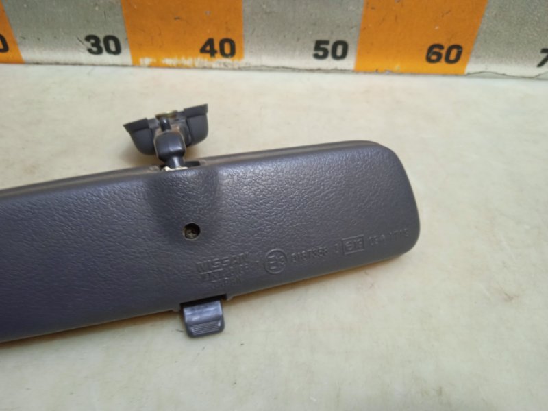 Зеркало заднего вида