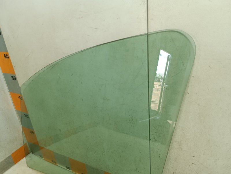 Стекло двери передней левой