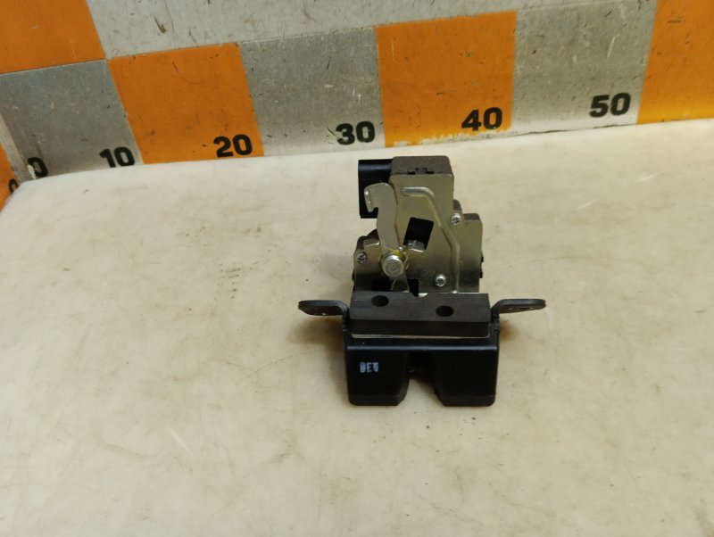 Замок багажника
