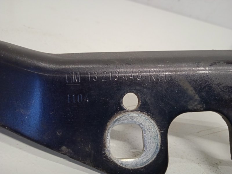 Петля капота правая