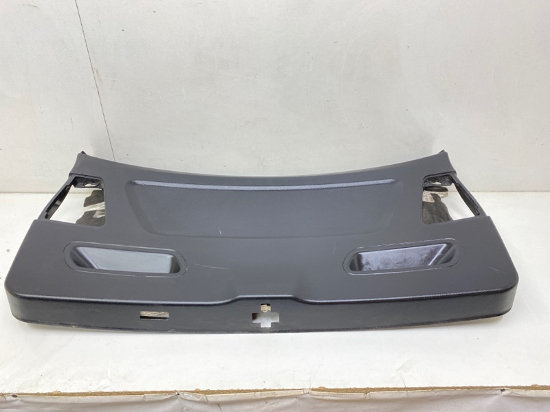 Обшивка двери багажника