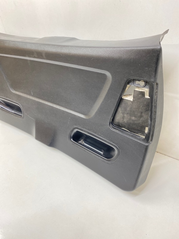 Обшивка двери багажника