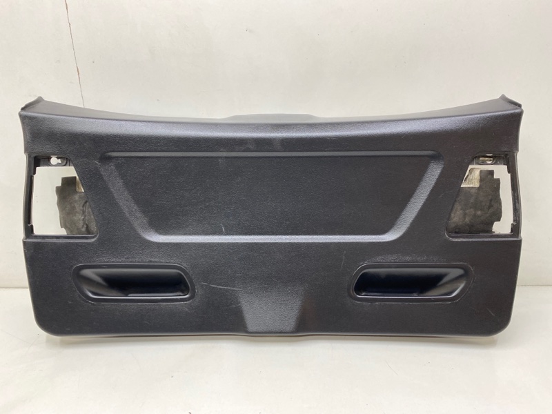 Обшивка двери багажника