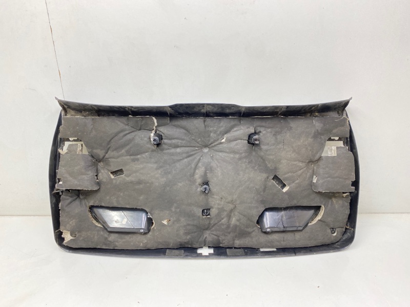 Обшивка двери багажника