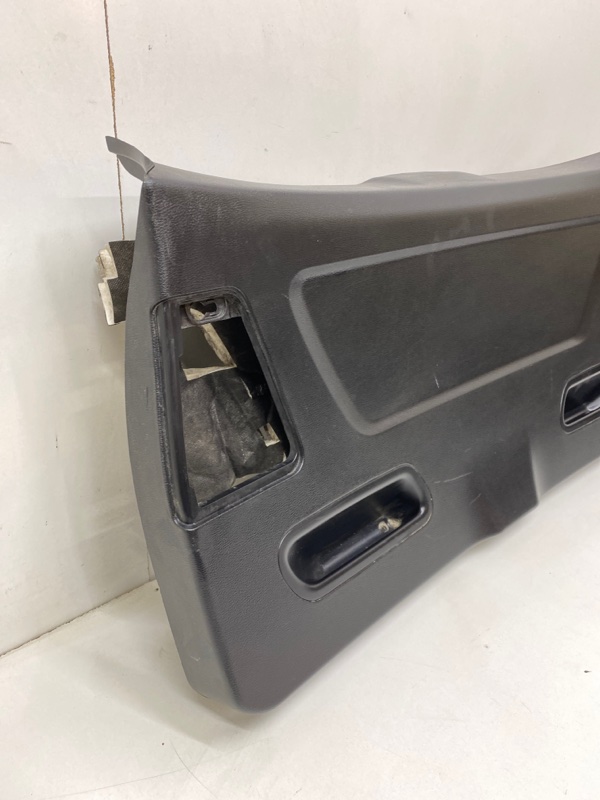 Обшивка двери багажника