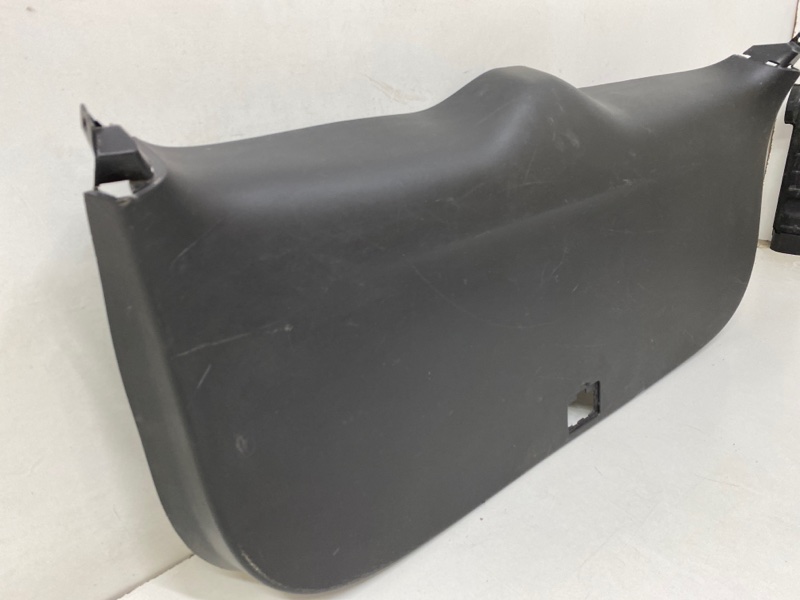 Обшивка двери багажника