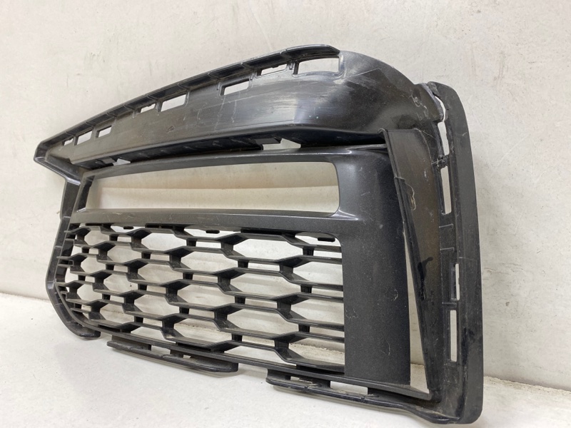 Рамка противотуманной фары левой