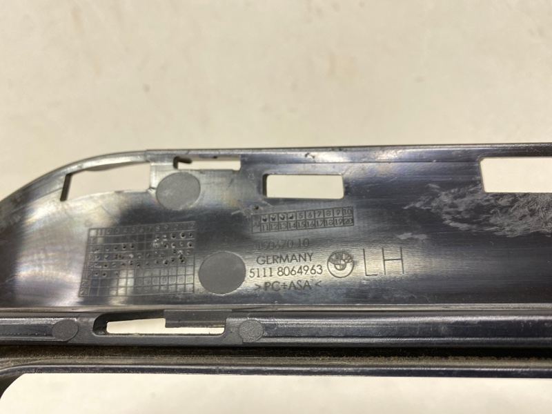 Рамка противотуманной фары левой