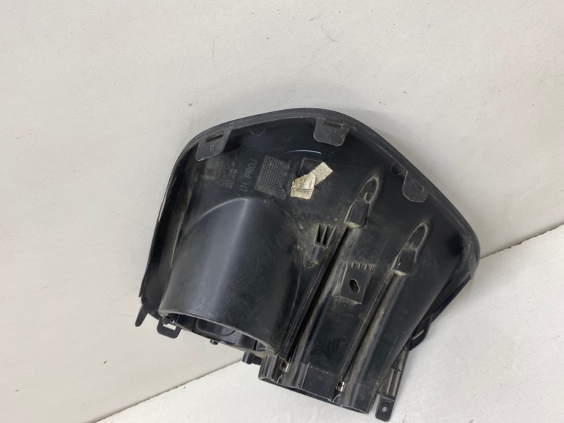 Рамка противотуманной фары левой