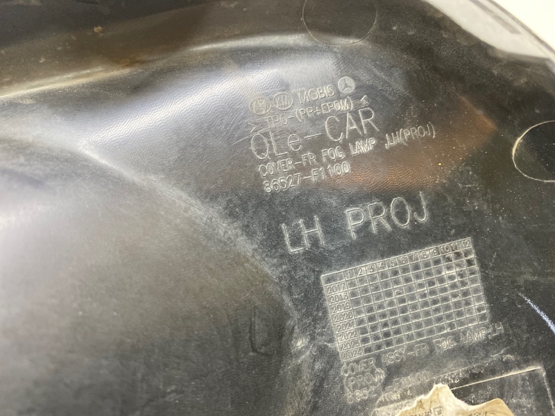 Рамка противотуманной фары левой