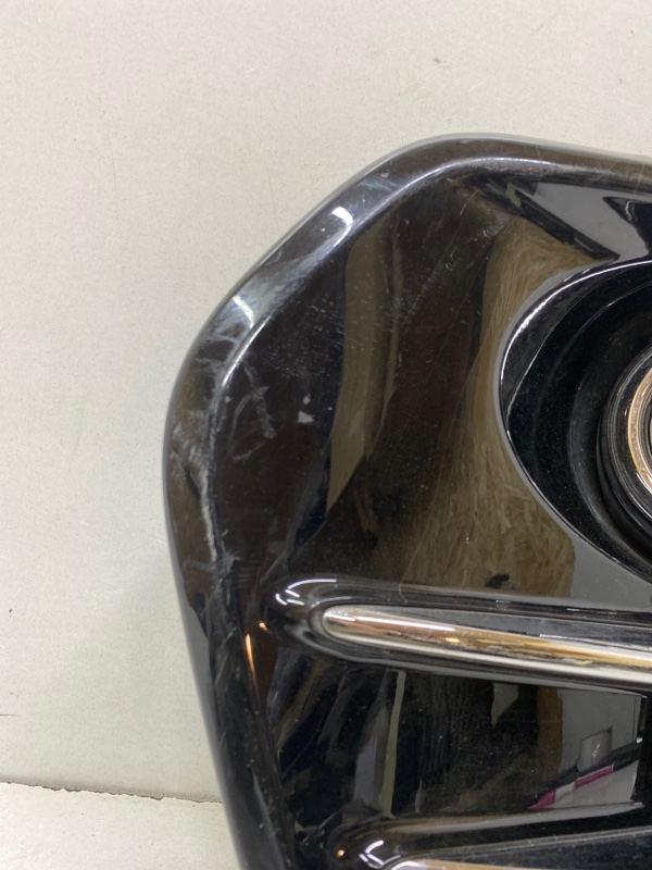 Рамка противотуманной фары левой