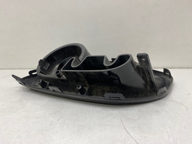 Рамка противотуманной фары левой