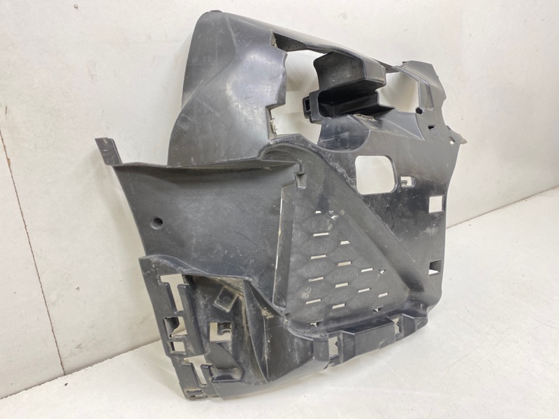 Кронштейн переднего бампера правый