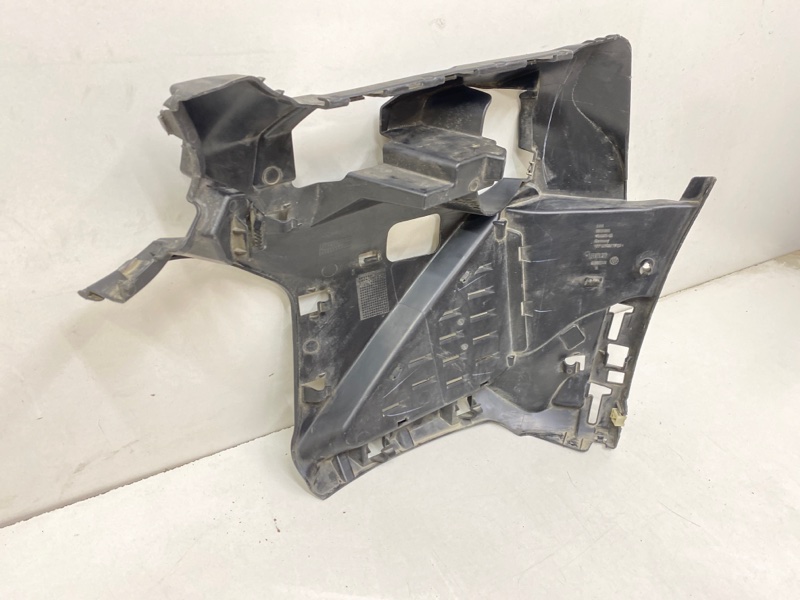 Кронштейн переднего бампера правый