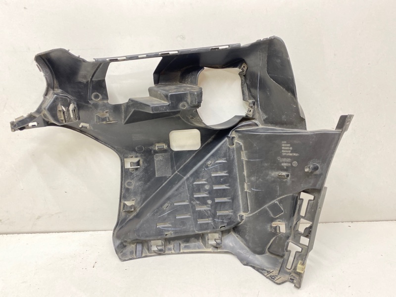 Кронштейн переднего бампера правый