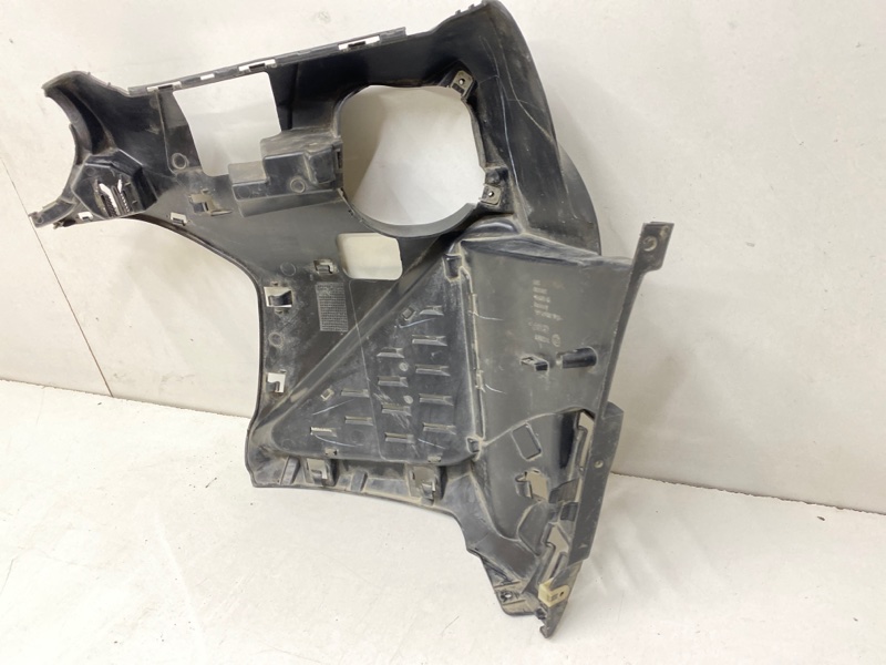 Кронштейн переднего бампера правый