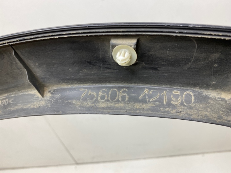 Накладка заднего крыла левого