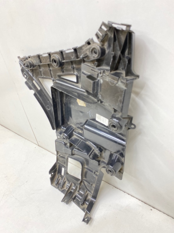 Кронштейн заднего бампера правый