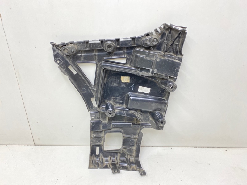 Кронштейн заднего бампера правый