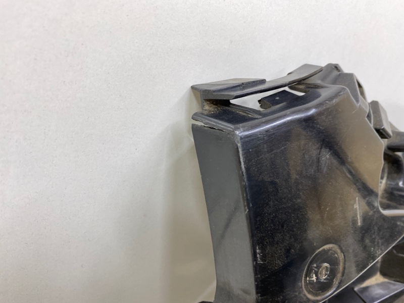 Кронштейн заднего бампера правый