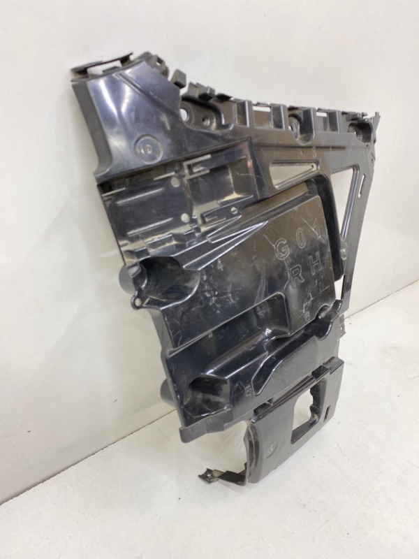 Кронштейн заднего бампера правый